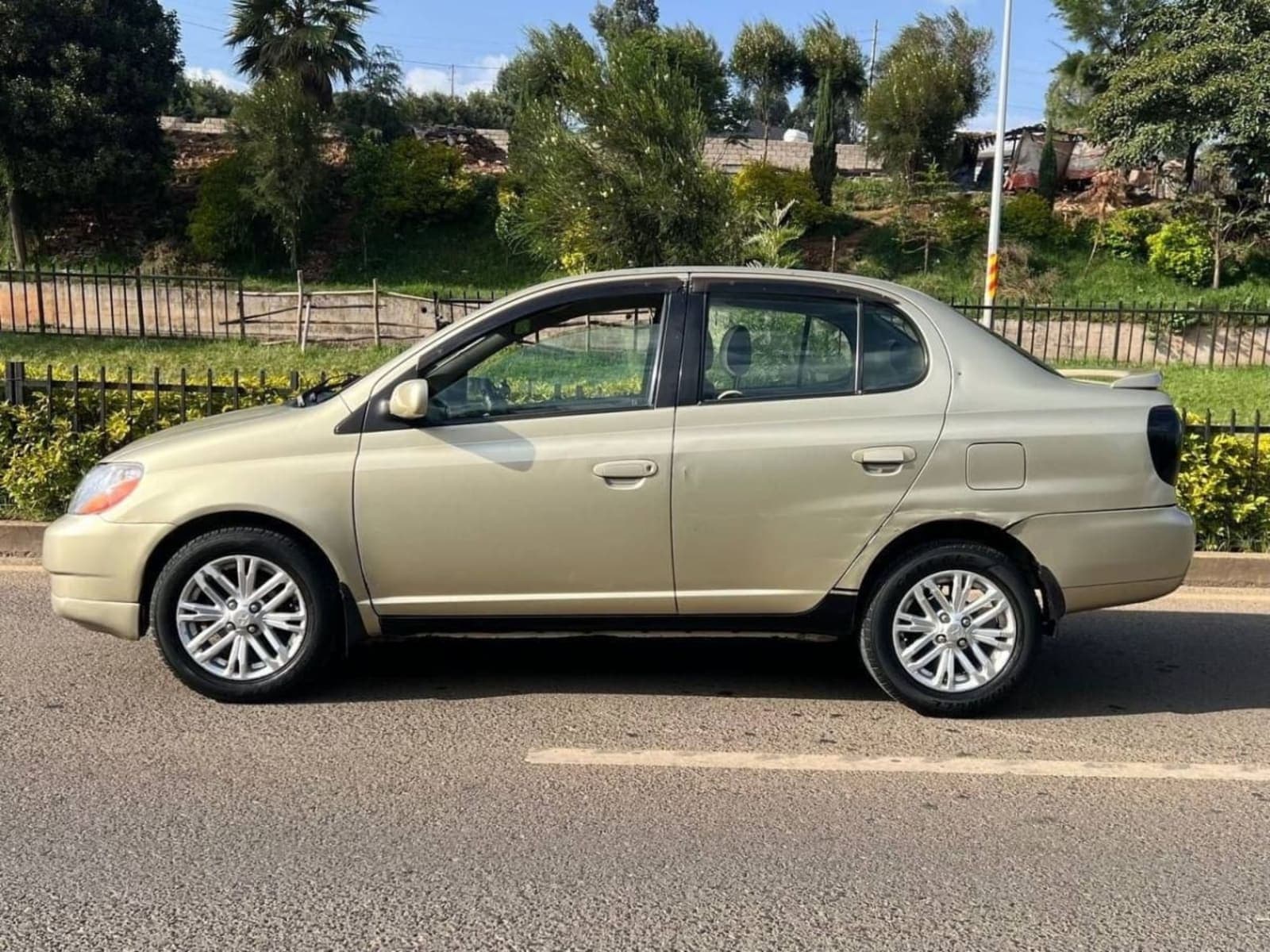 2001 Toyota Platz