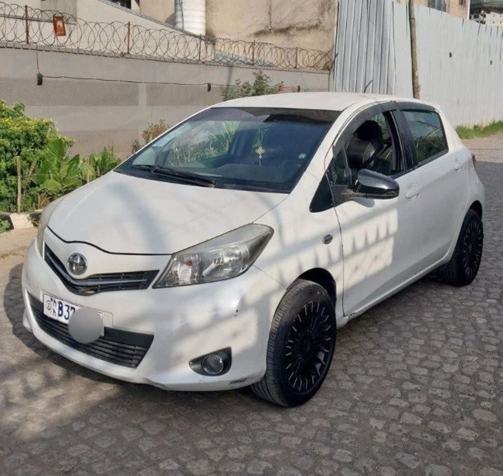 2014 Toyota YARIS Joila — photo 4