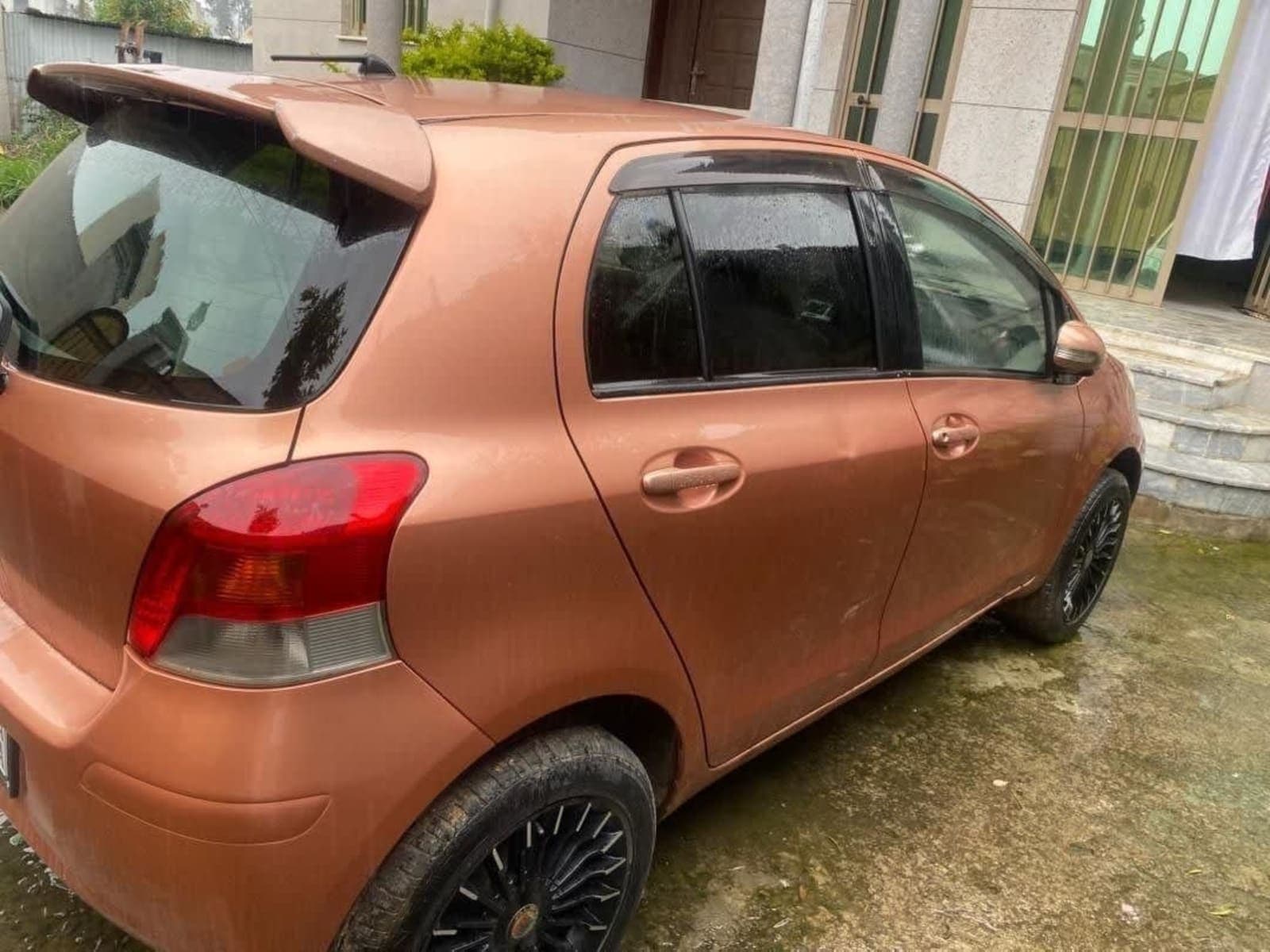 2008 Toyota Yaris compact — photo 4