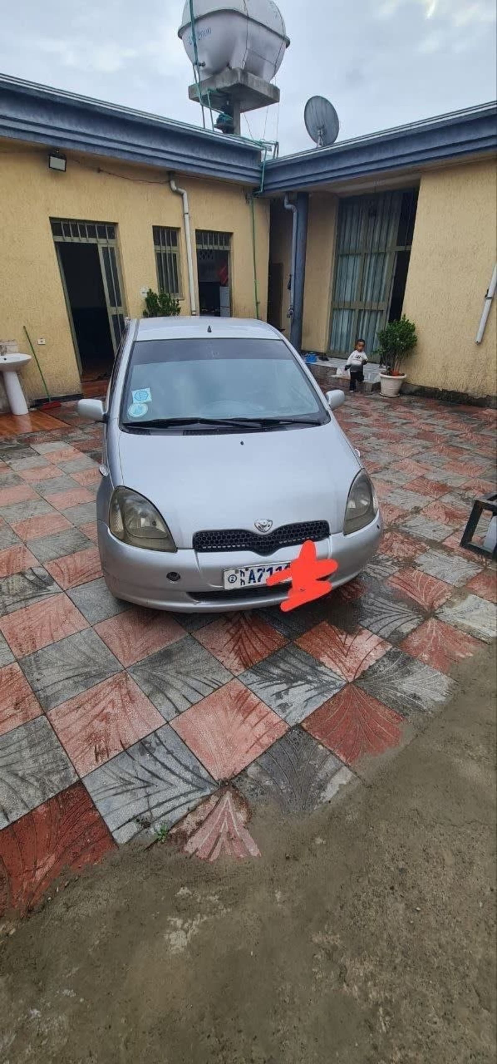 2001 Toyota Vitz — photo 4
