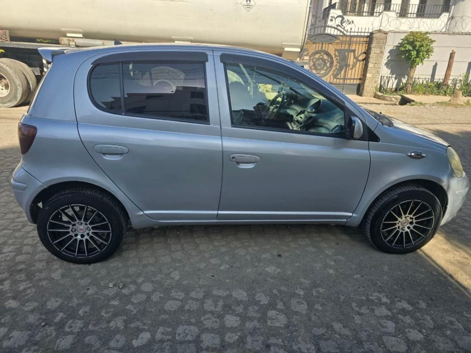 2004 Toyota Vitz