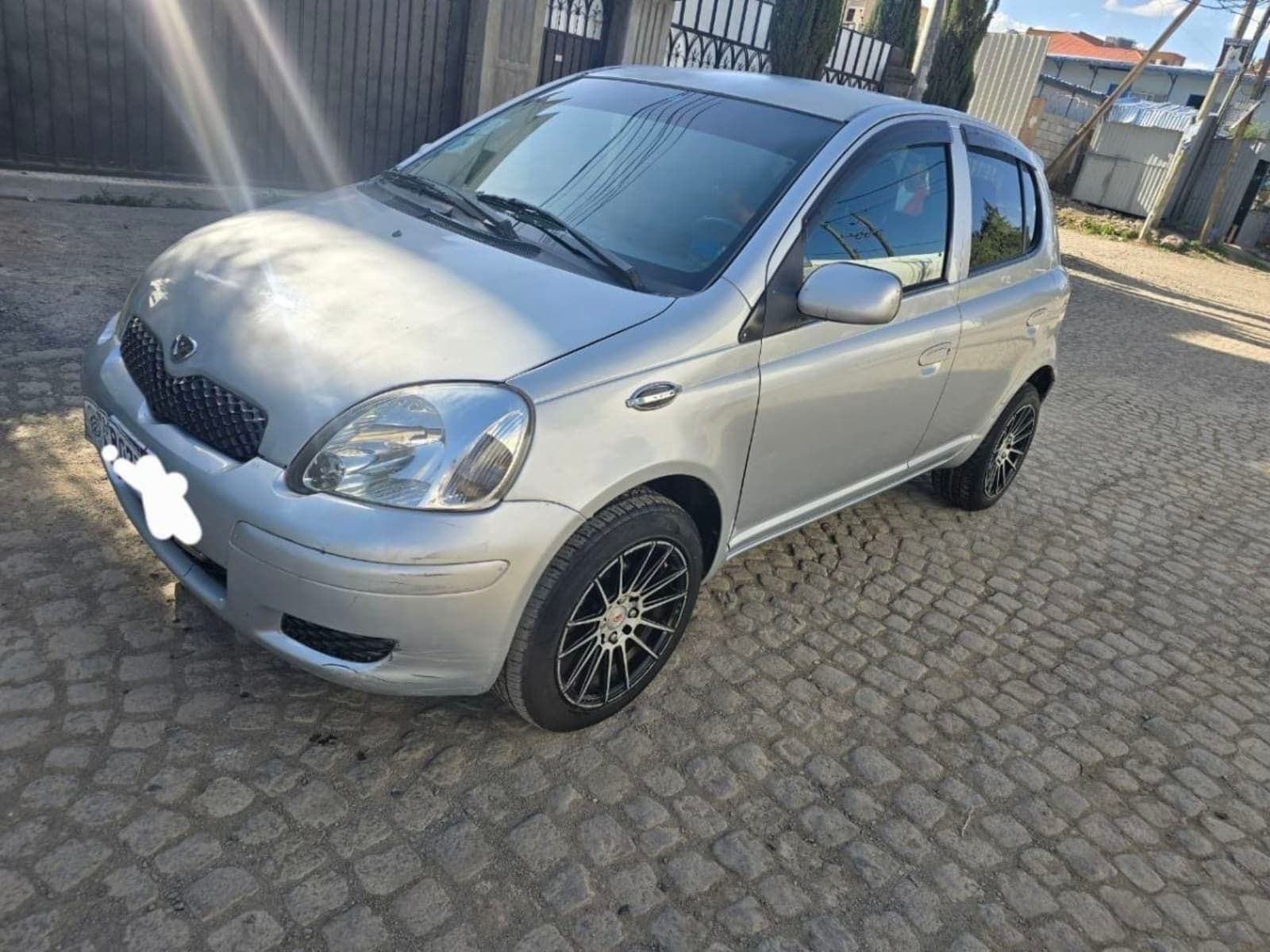 2004 Toyota Vitz — photo 2