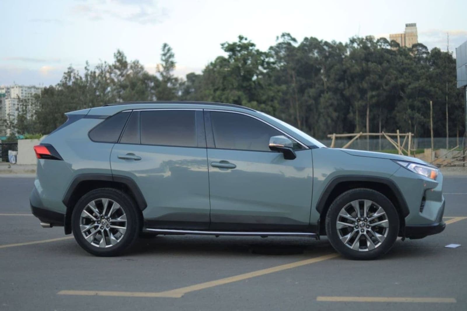 2020 Toyota Rav4 — photo 2