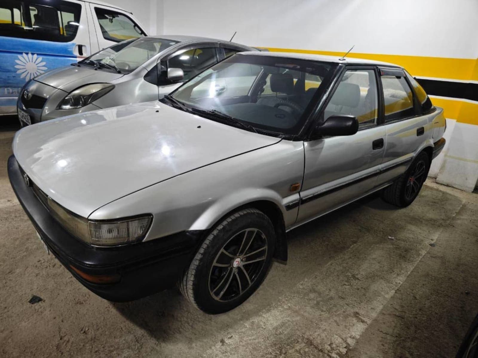 1991 Toyota hatchback — photo 2