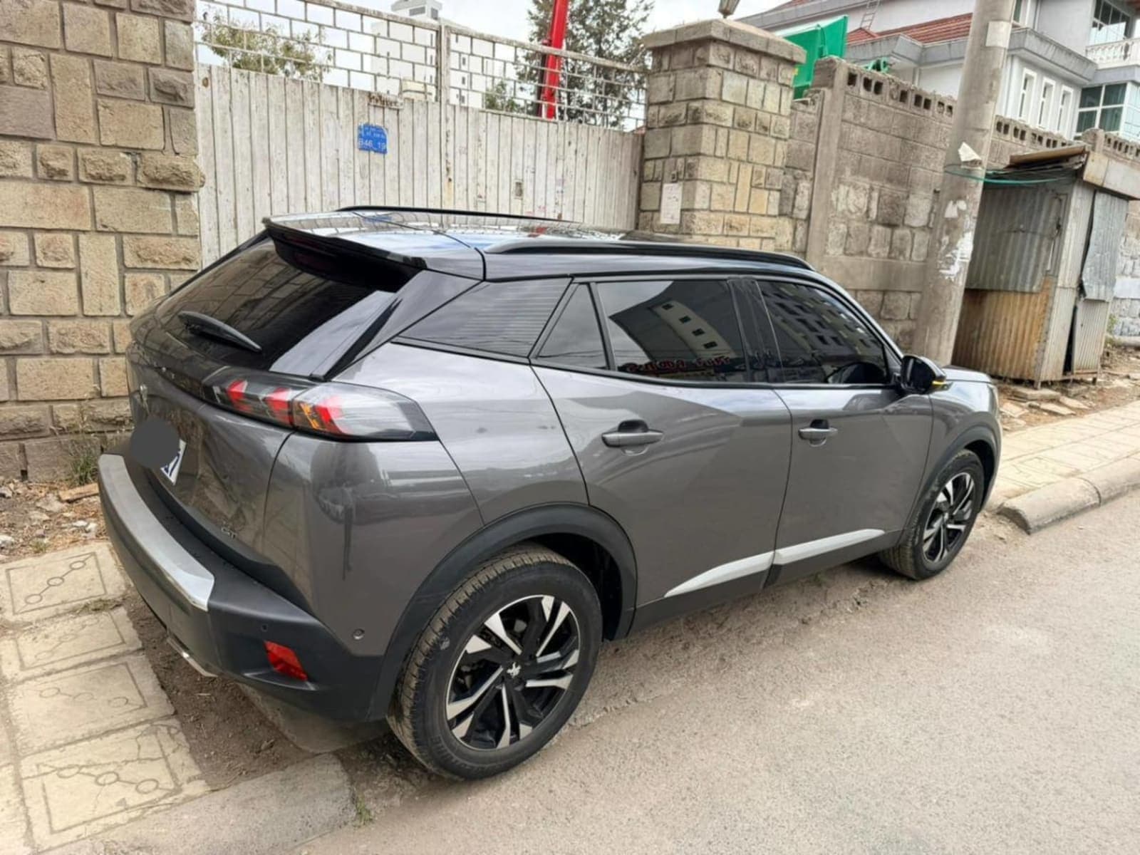 2023 Peugeot 2008 — photo 1