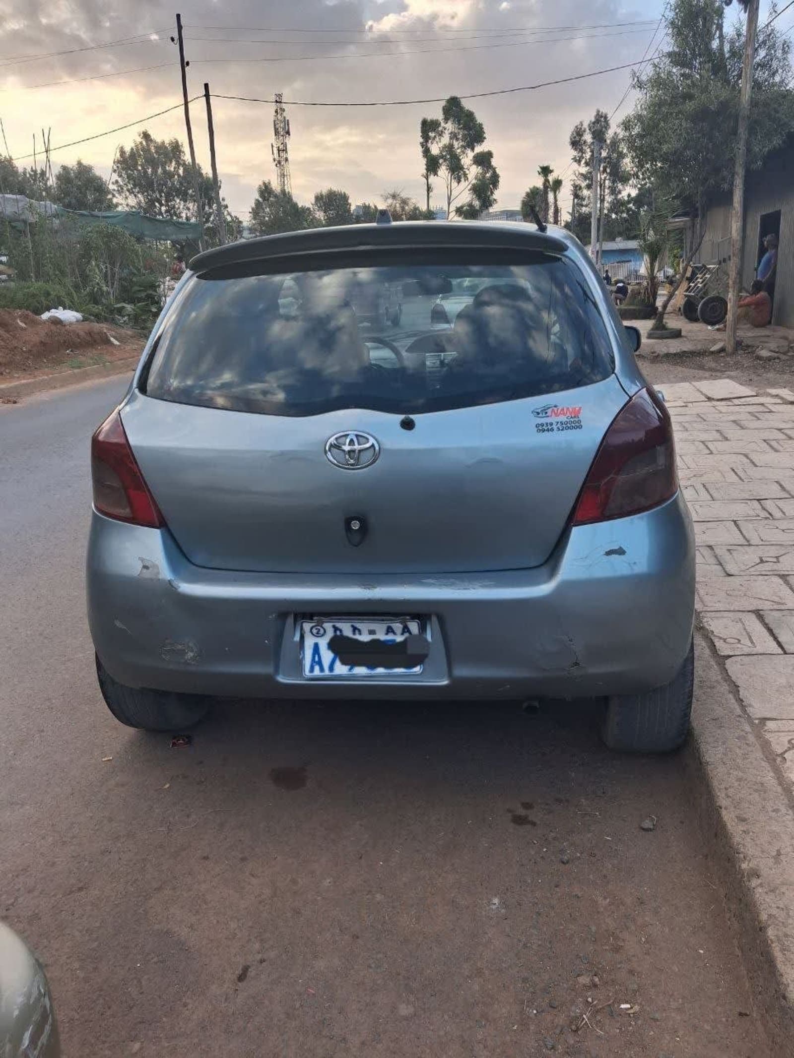 2007 Toyota compact — photo 3