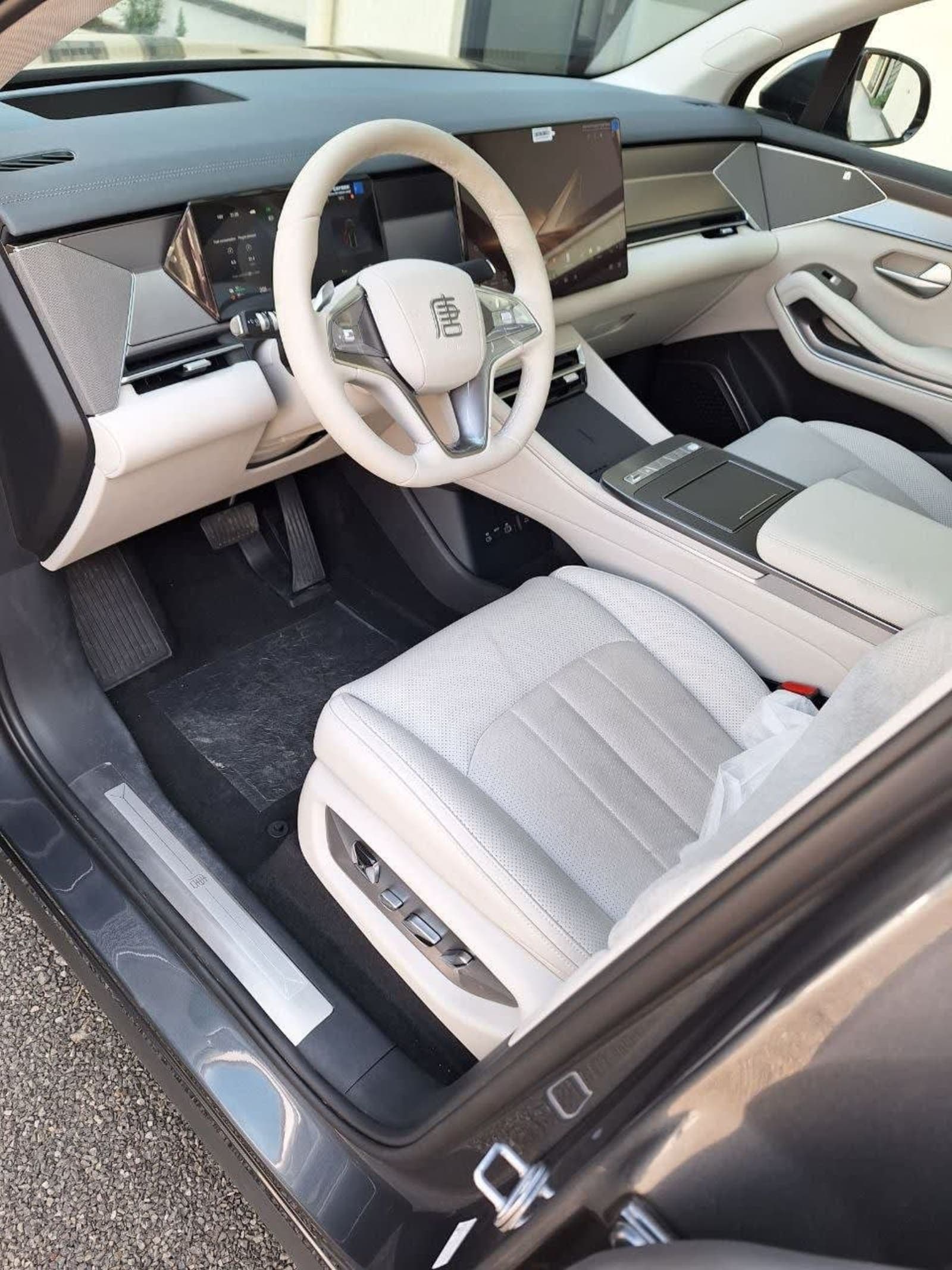 2025 BYD Tang L DM-p AWD Flagship Edition — photo 2