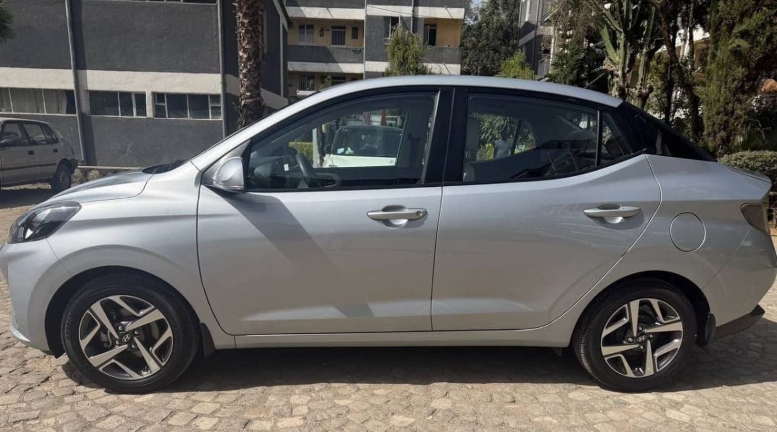 2022 Hyundai Grand i10 — photo 2