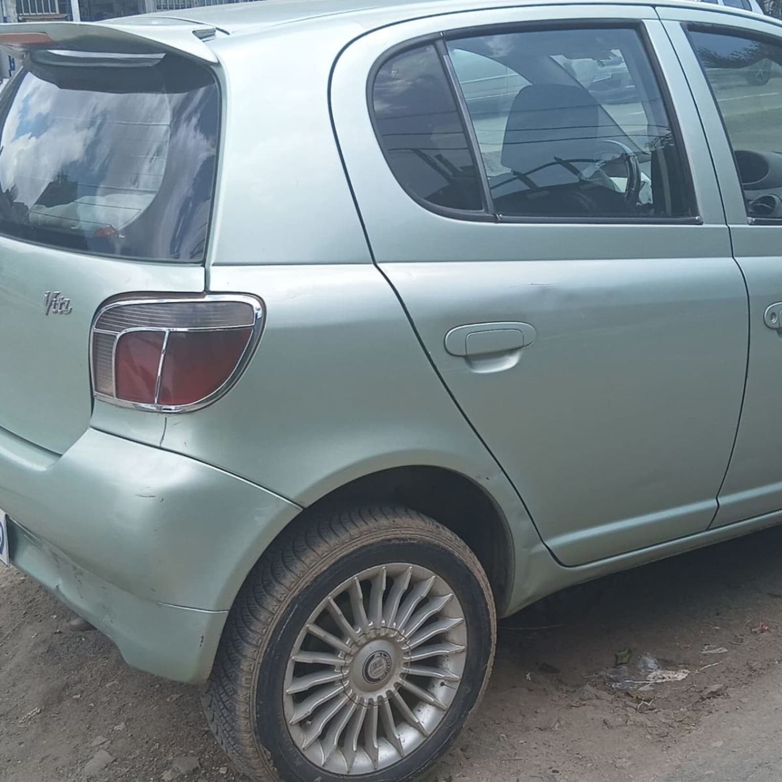 2001 Toyota Vitz — photo 6