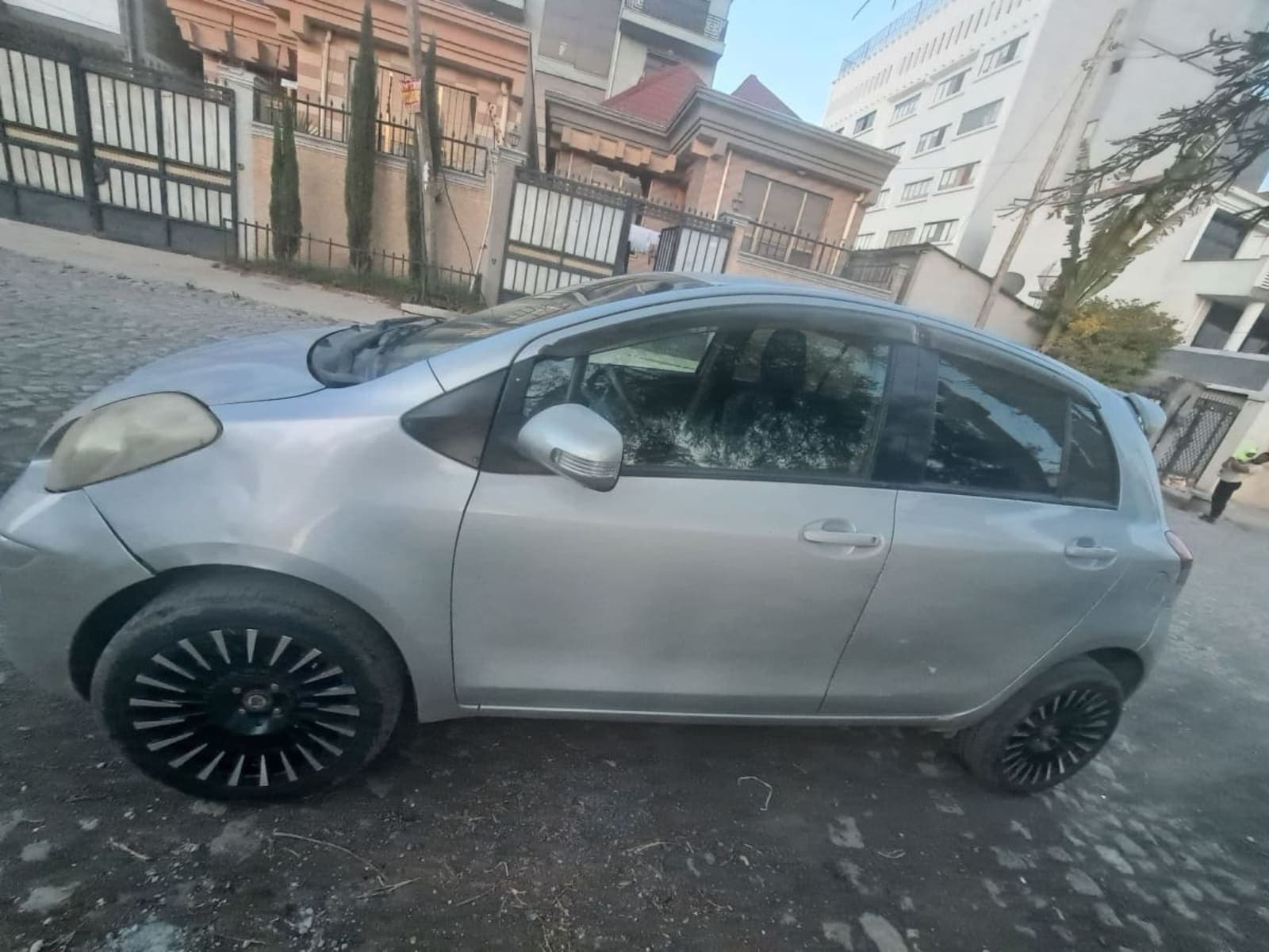2010 Toyota Yaris Compact — photo 4