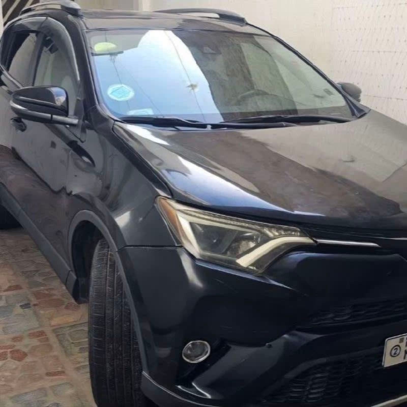 2018 TOYOTA RAV4 — photo 1
