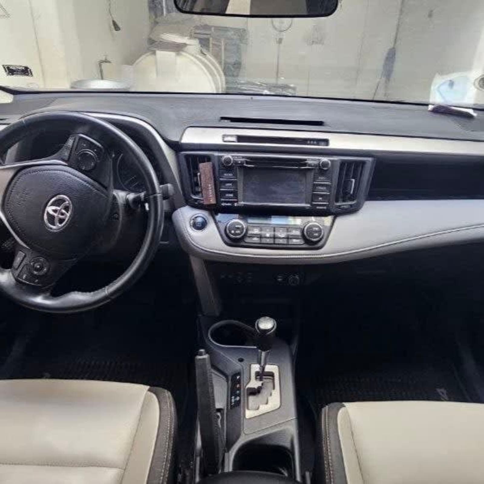 2018 TOYOTA RAV4 — photo 5