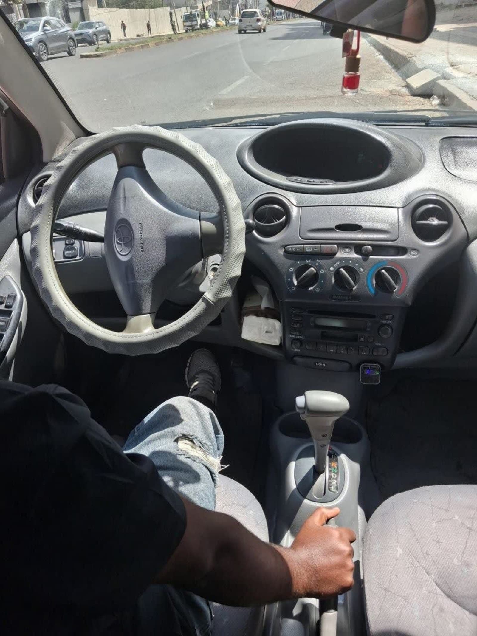 2001 Toyota Vitz — photo 2