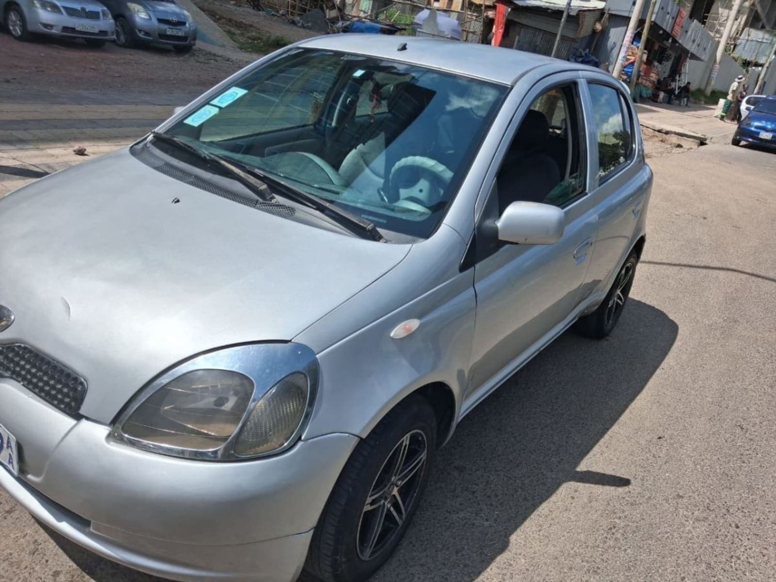 2001 Toyota Vitz — photo 4
