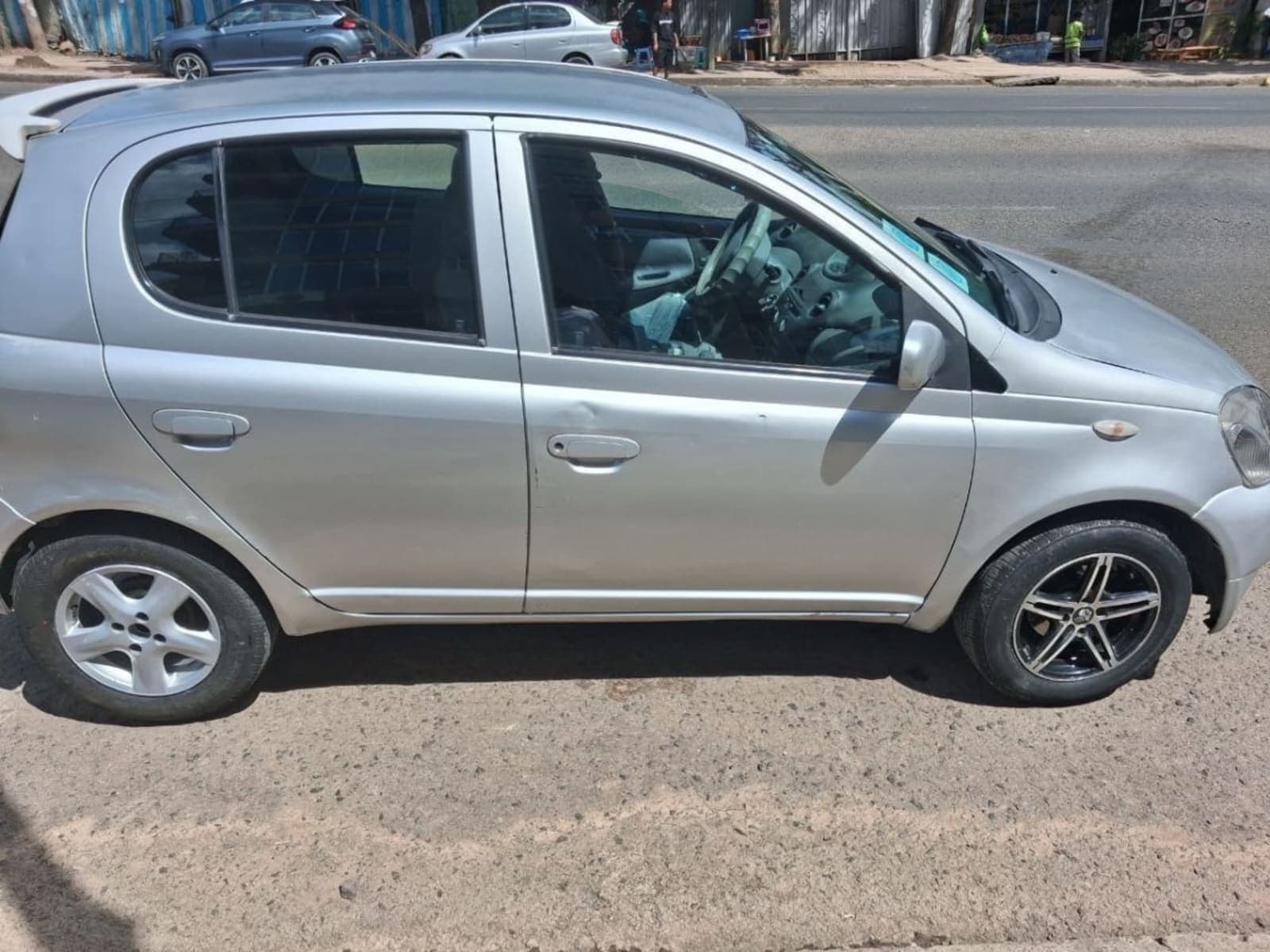 2001 Toyota Vitz — photo 5