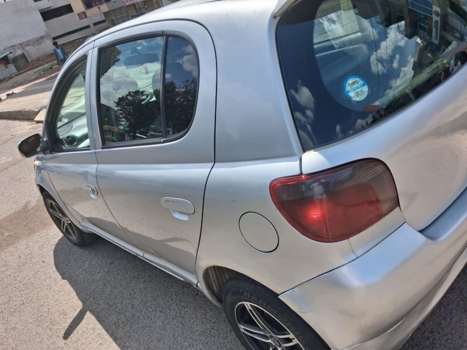 2001 Toyota Vitz — photo 6