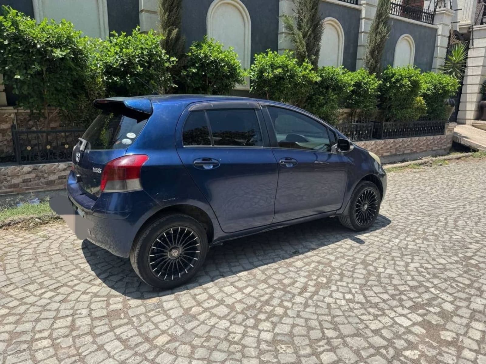2010 Toyota Yaris Compact — photo 4