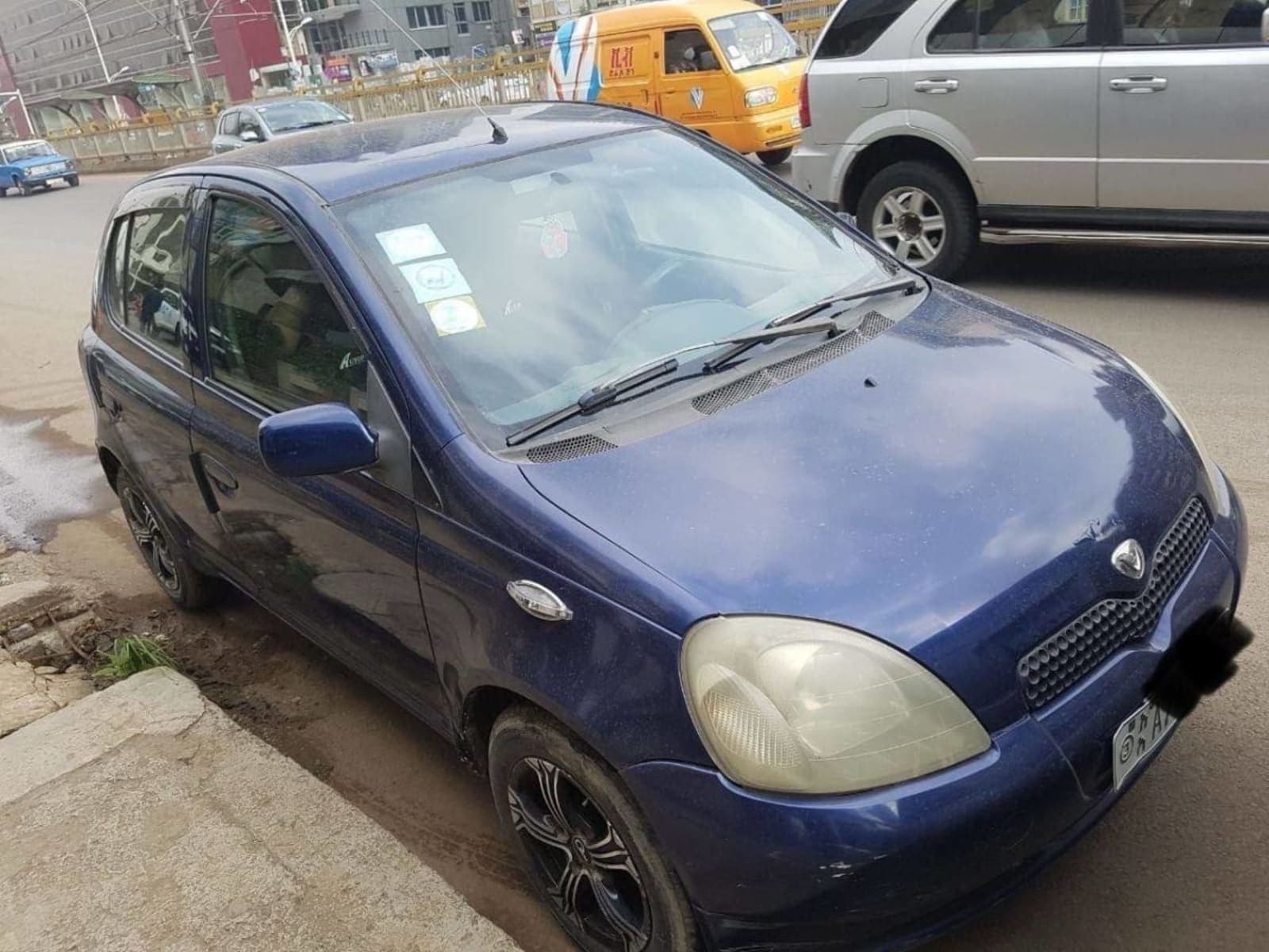 2000 Toyota Vitz โ photo 2