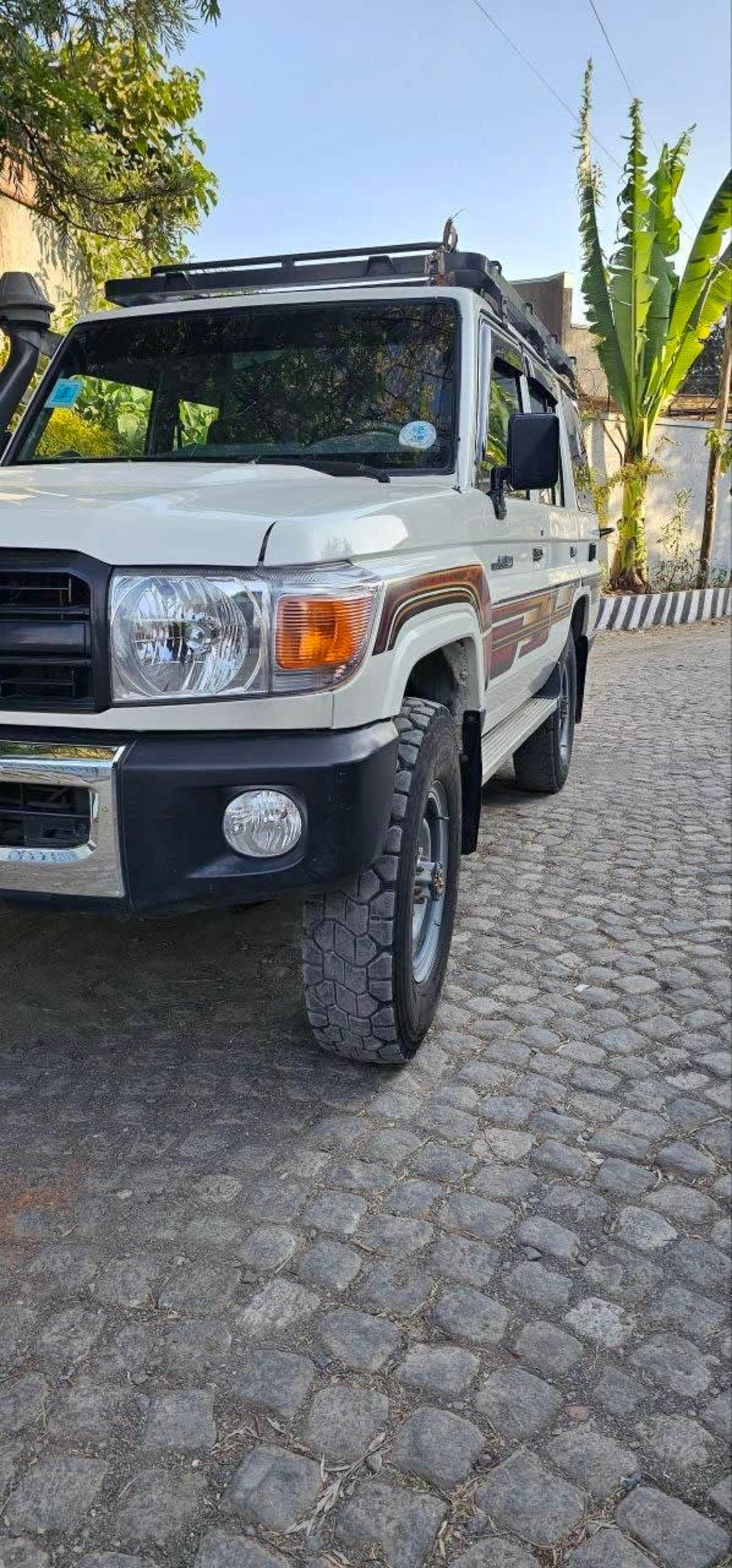 2014 Toyota Land Cruiser Mark II Hardtop — photo 3