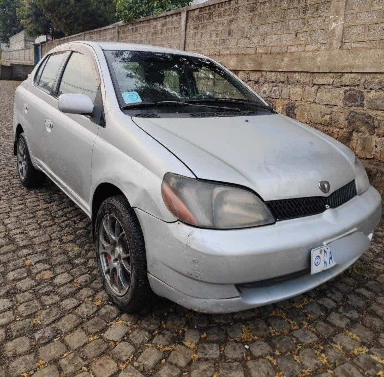 2001 Toyota Platz — photo 2