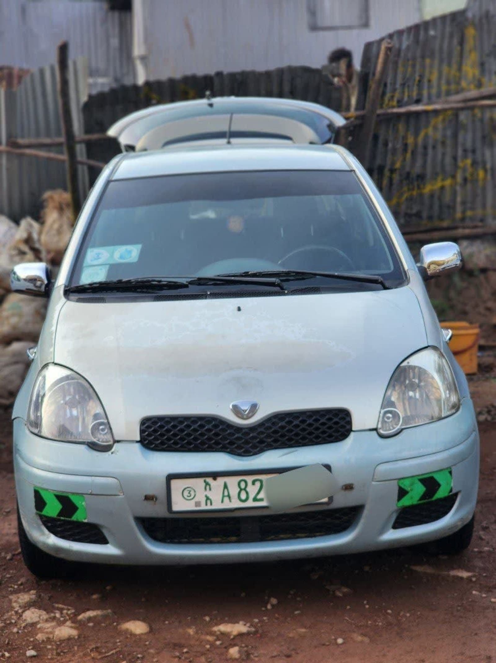 2004 Toyota Vitz — photo 3