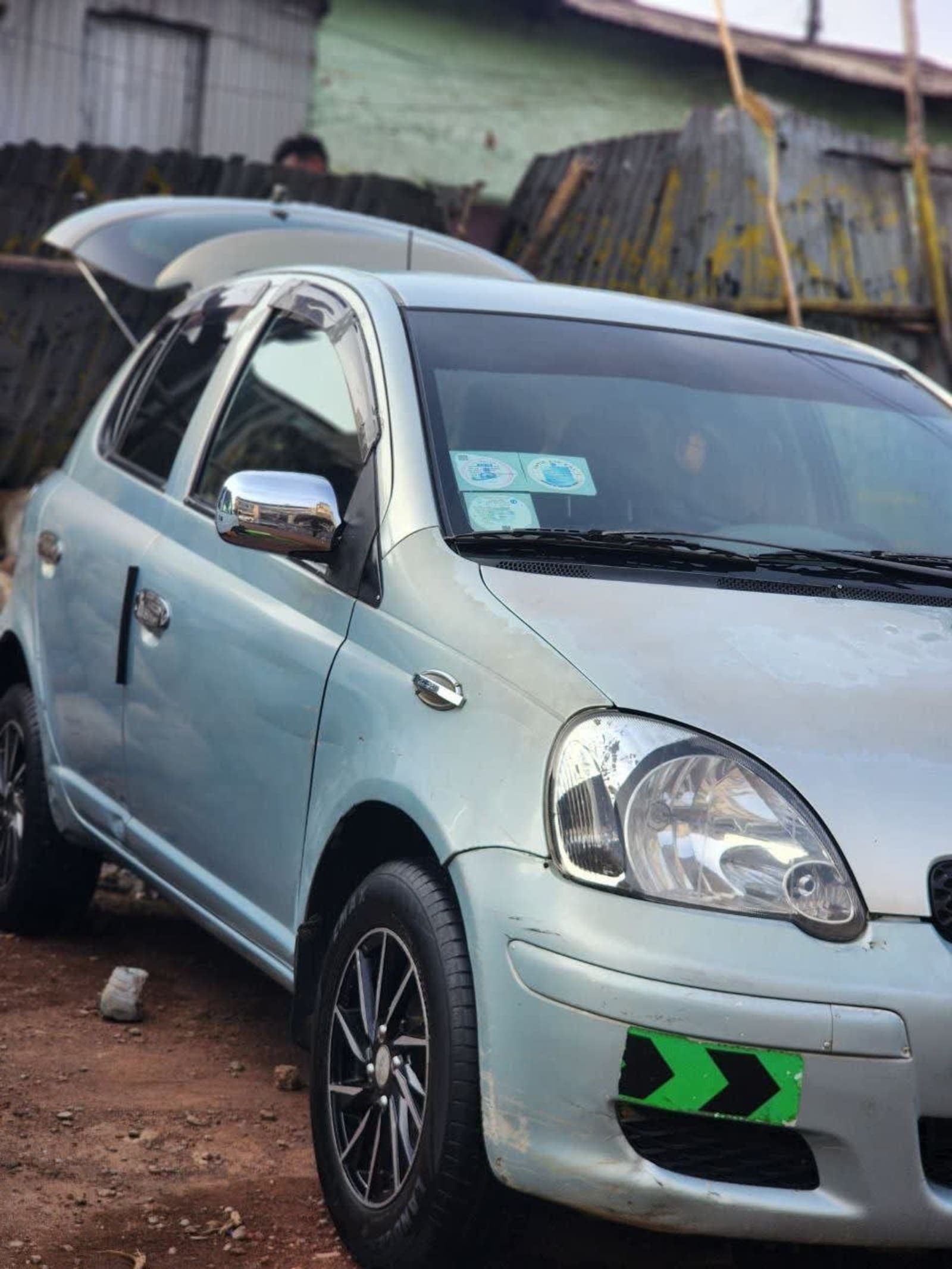 2004 Toyota Vitz — photo 7
