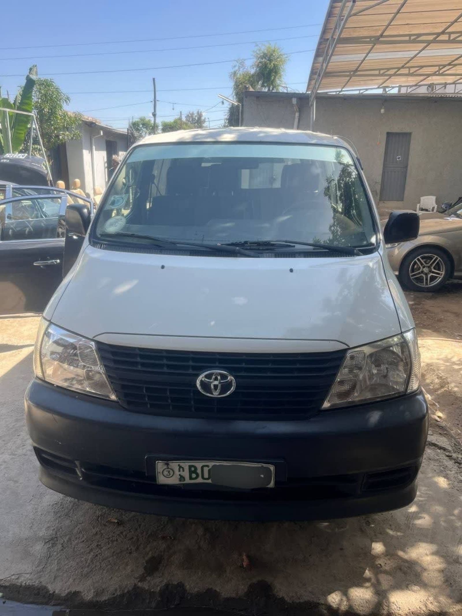 2006 Toyota Hiace shark