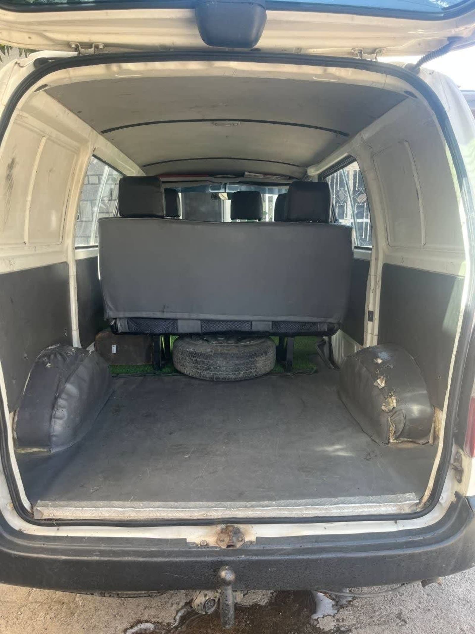 2006 Toyota Hiace shark — photo 7