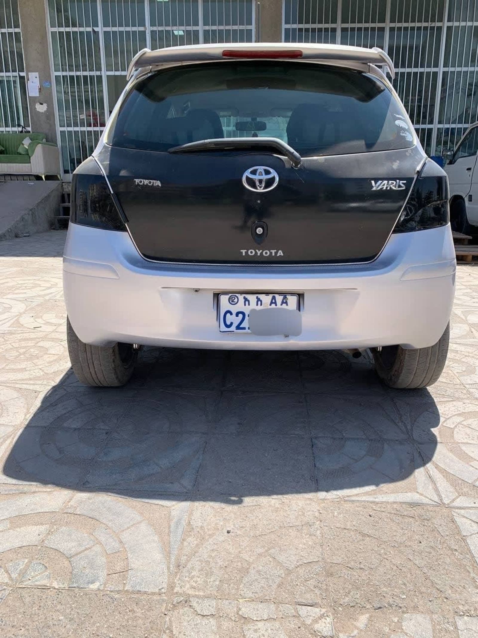 2008 Toyota Yaris compact — photo 2