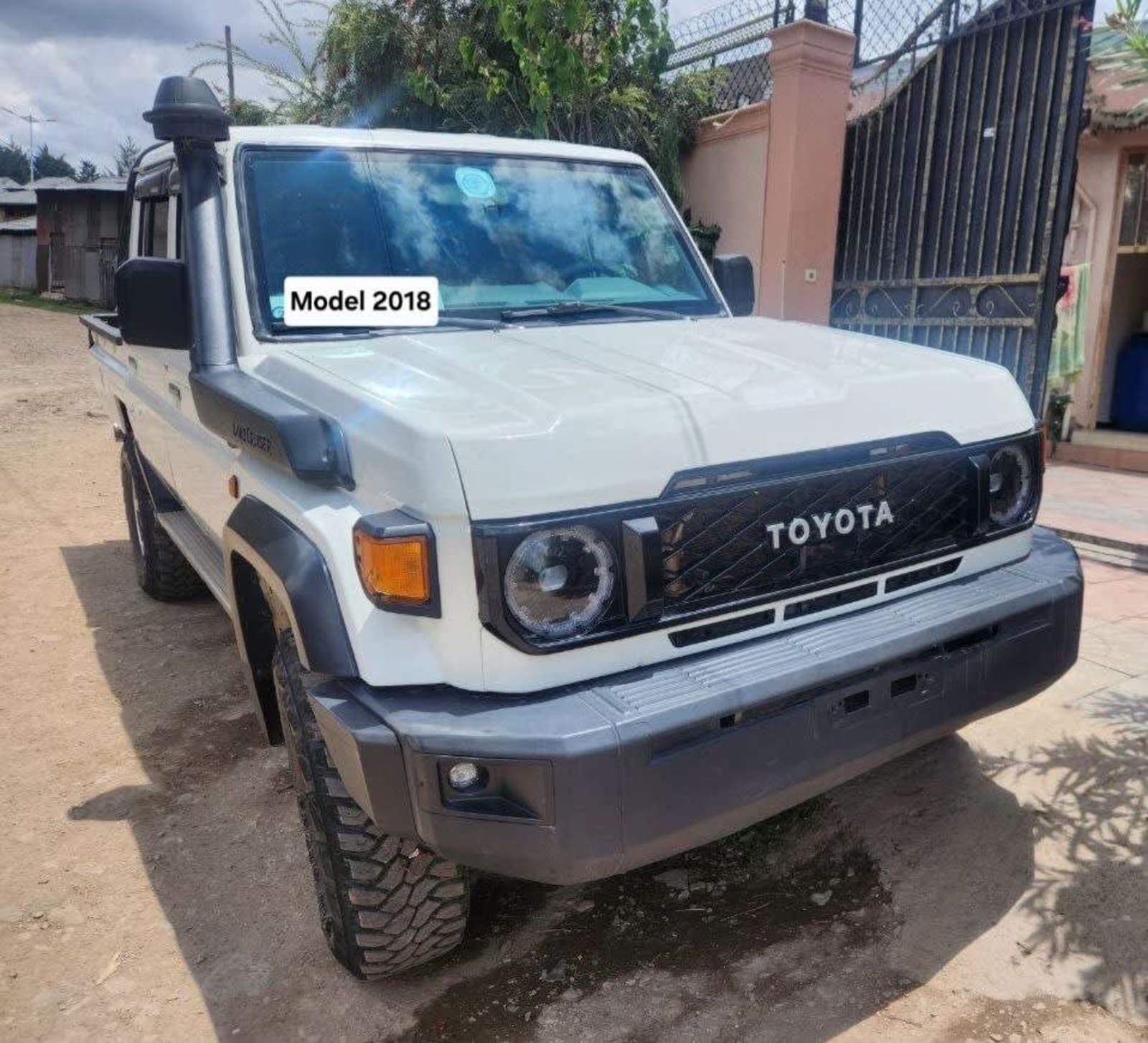 2018 TOYOTA LAND CRUISER