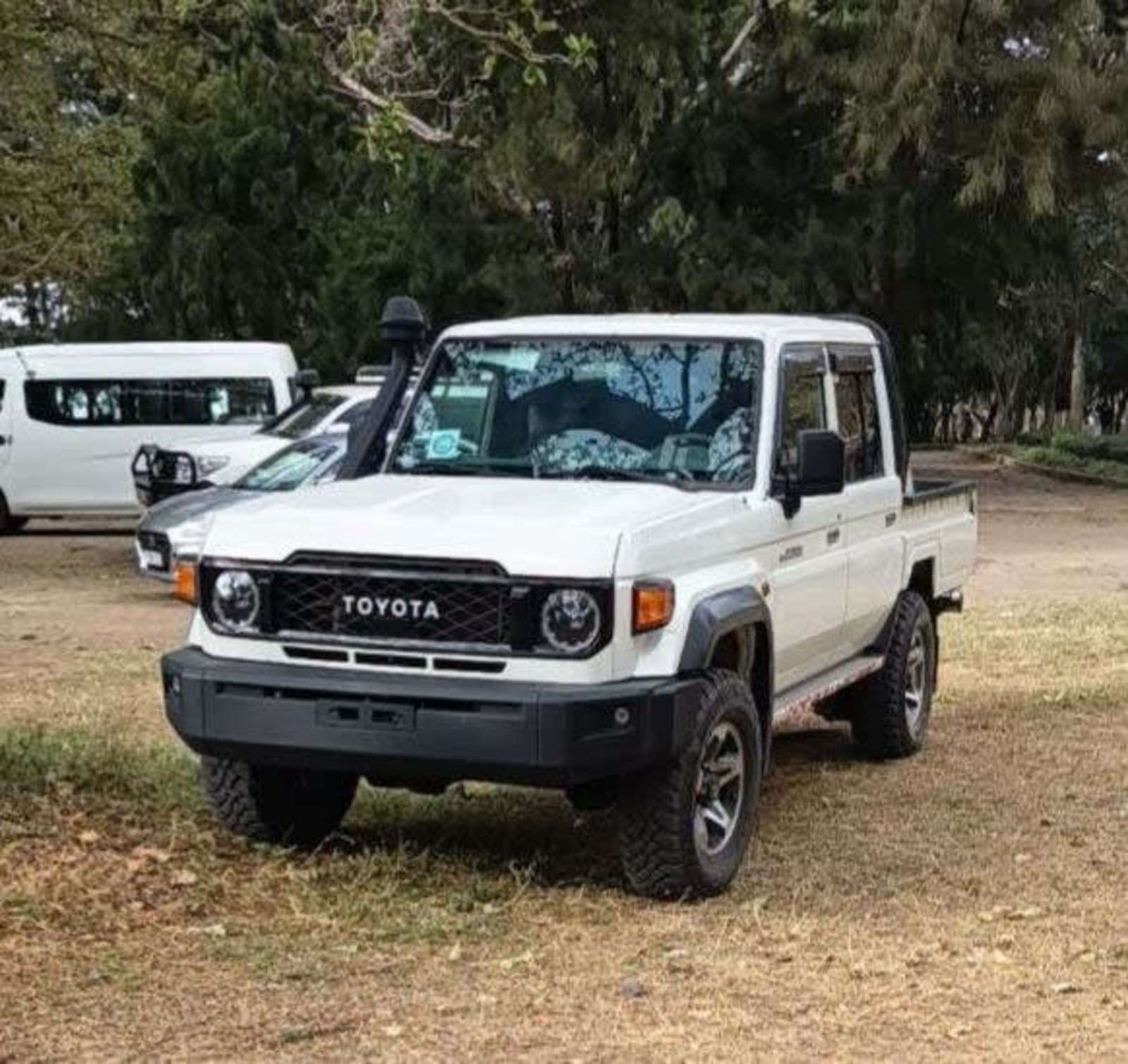 2018 TOYOTA LAND CRUISER — photo 2