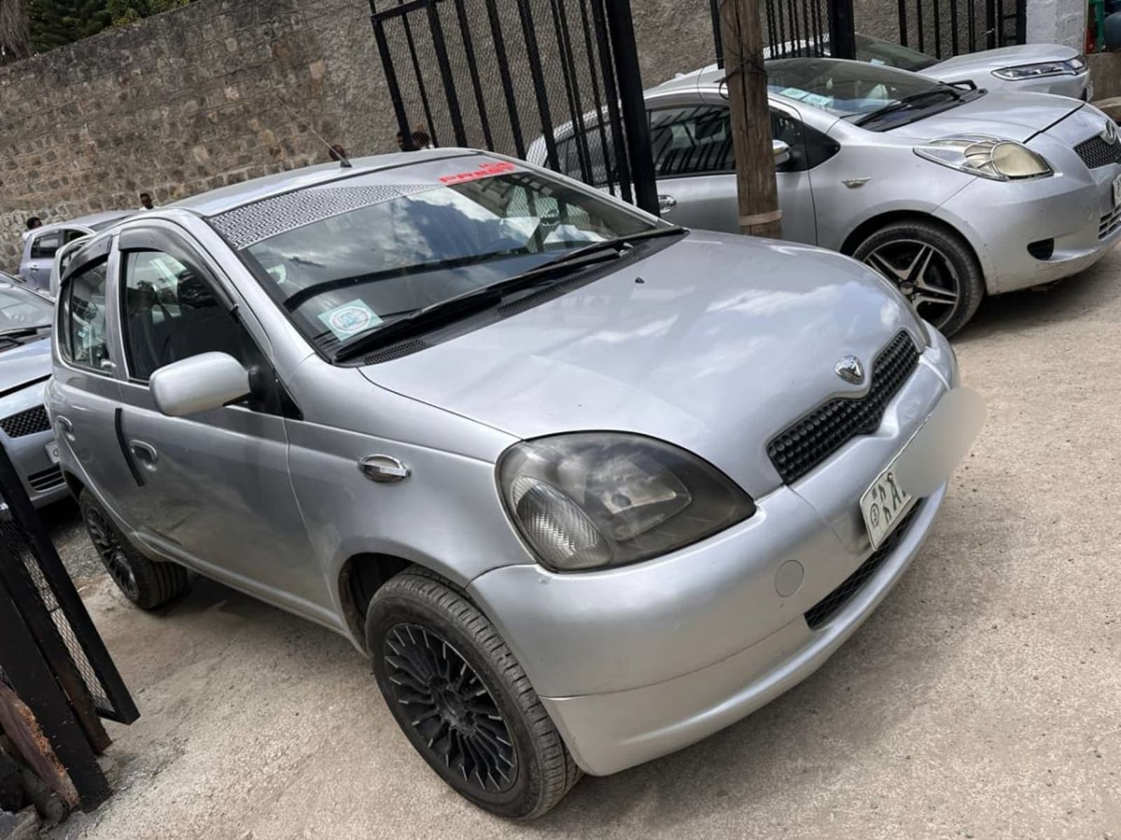 2001 Toyota Vitz — photo 6