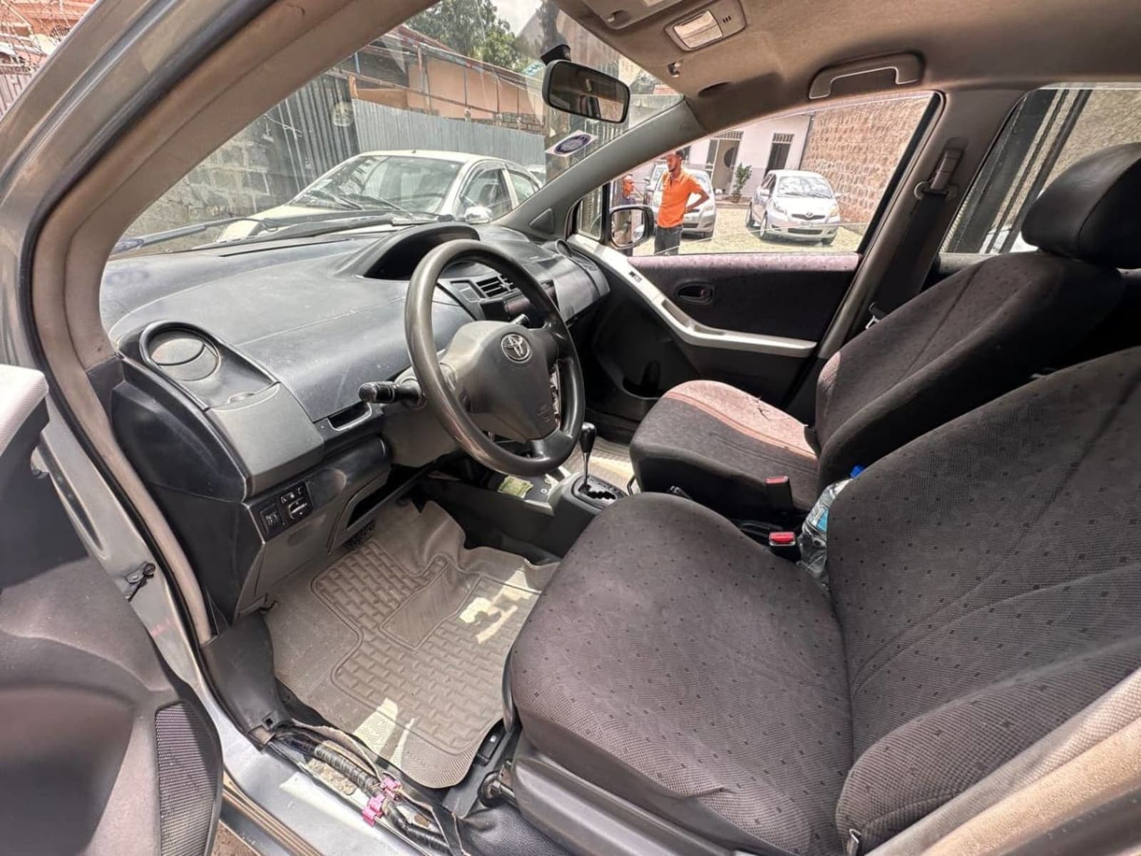 2008 Toyota Yaris Compact — photo 4