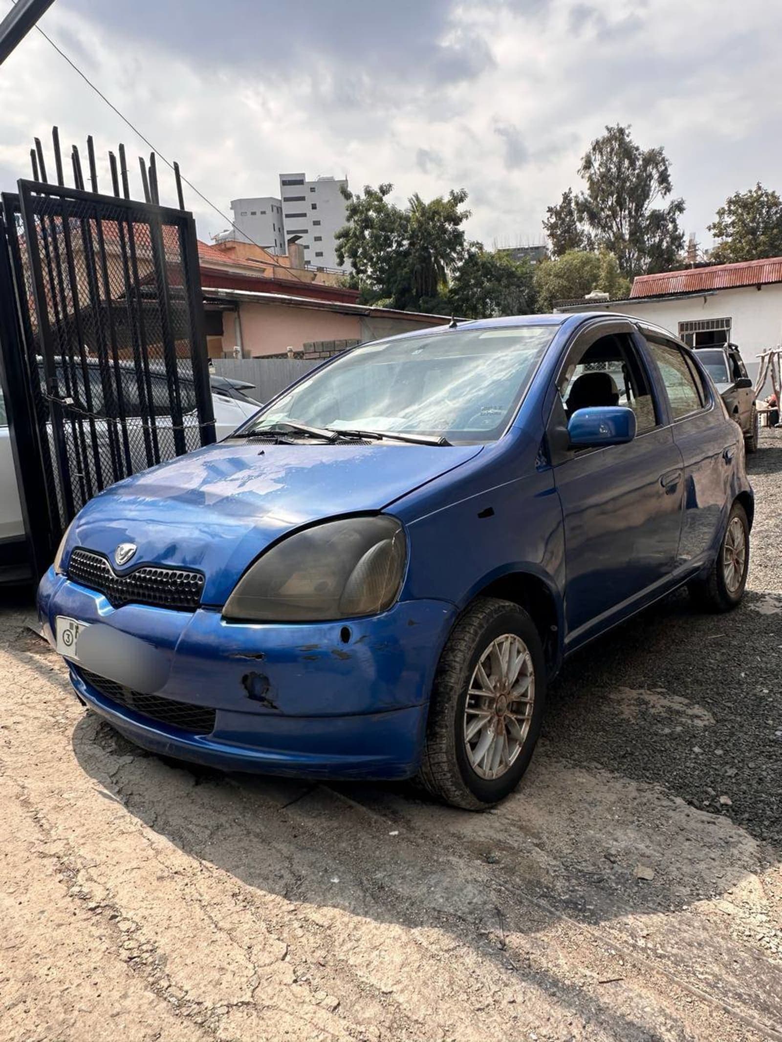 2001 Toyota Vitz — photo 4