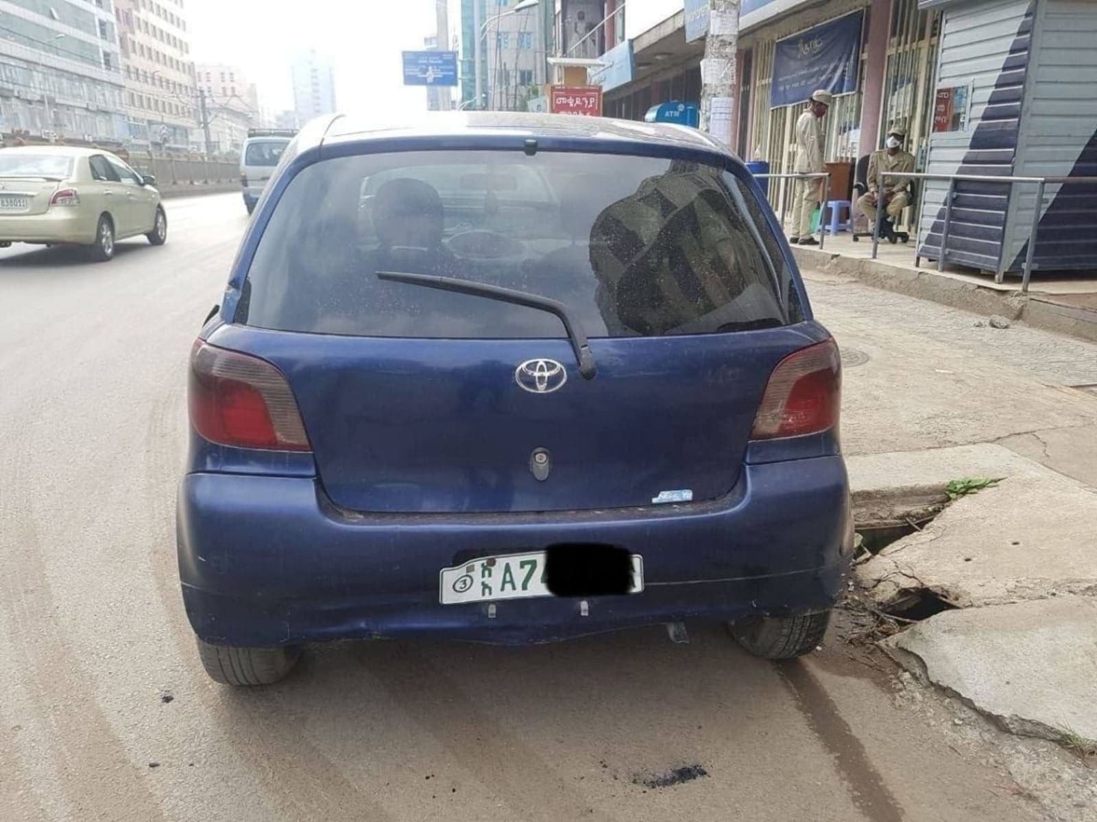 2000 Toyota Vitz — photo 2