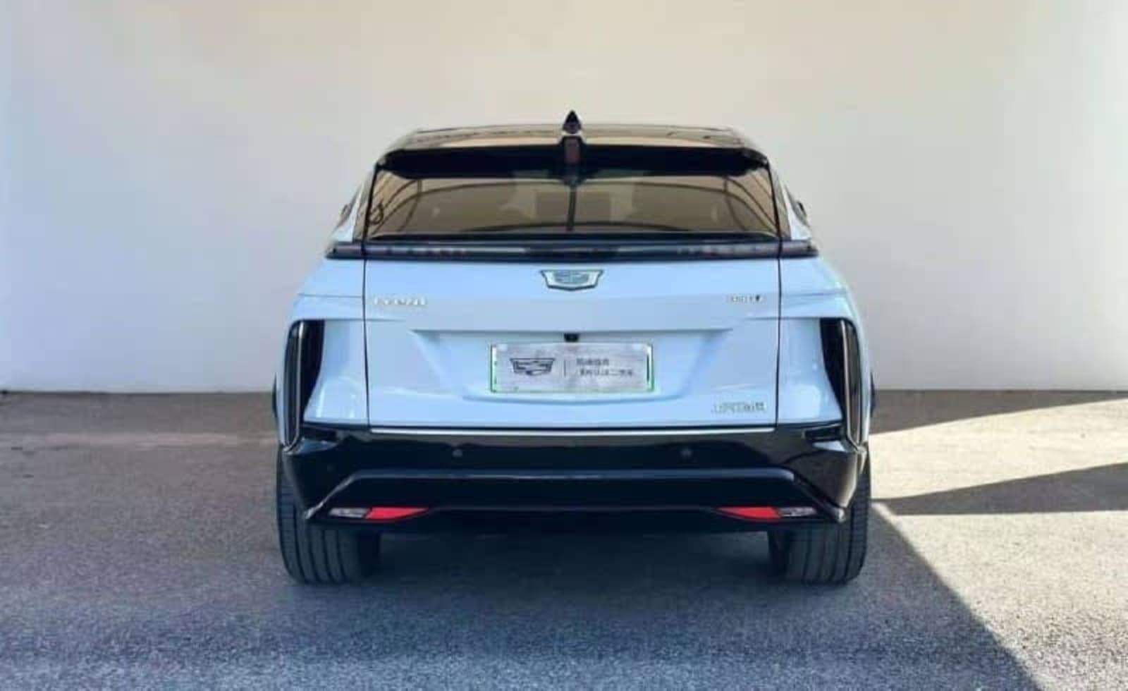 2024 Cadillac Lyriq — photo 2