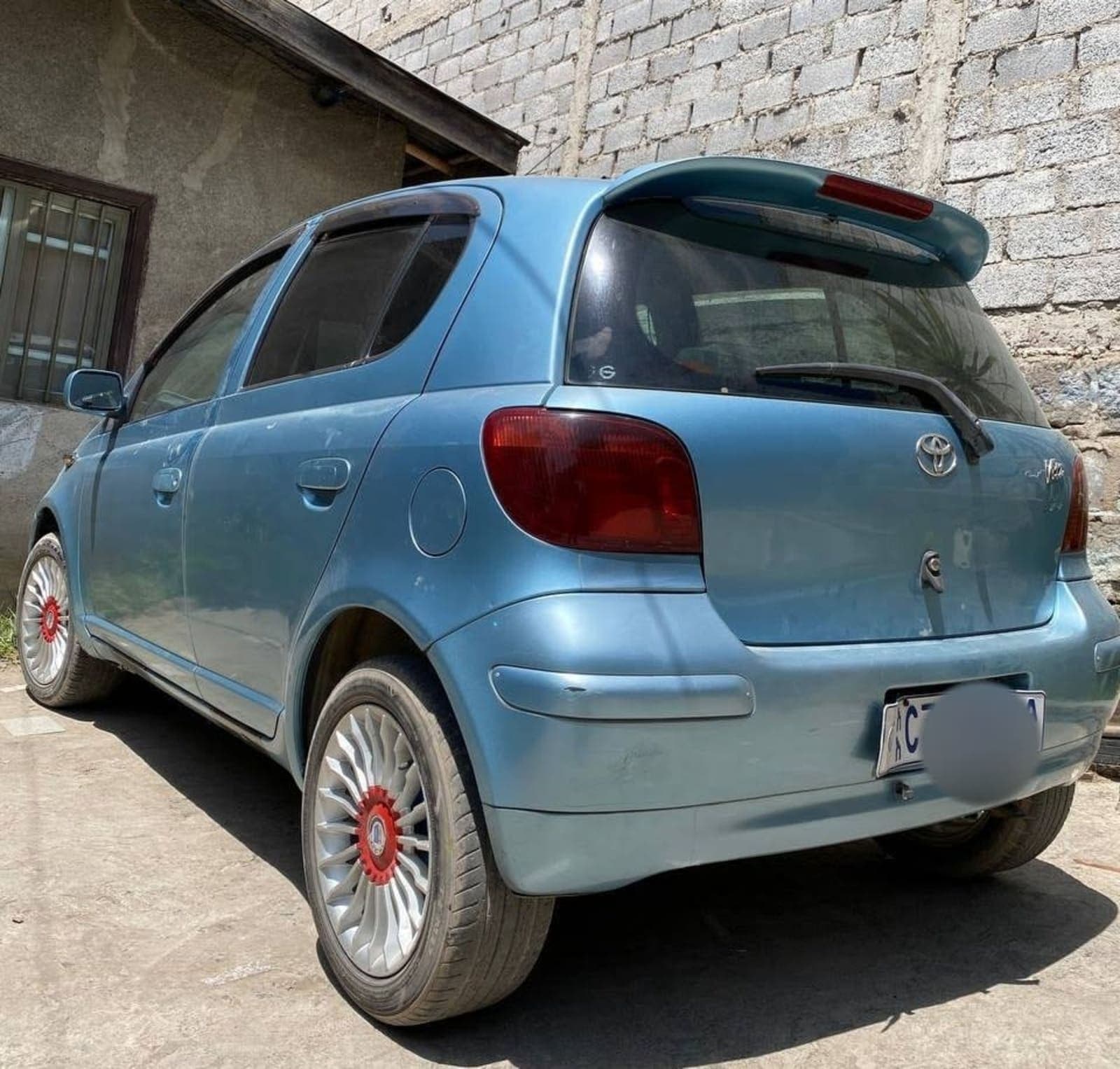 2002 Toyota Vitz — photo 2