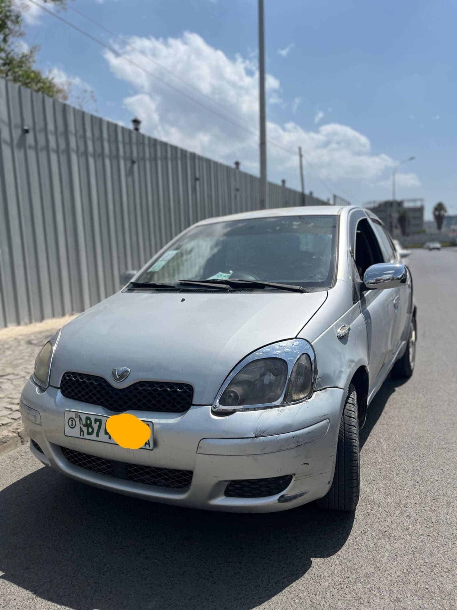 2004 Toyota Vitz