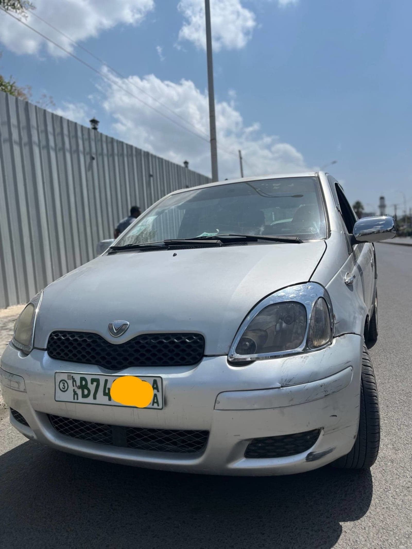 2004 Toyota Vitz — photo 4