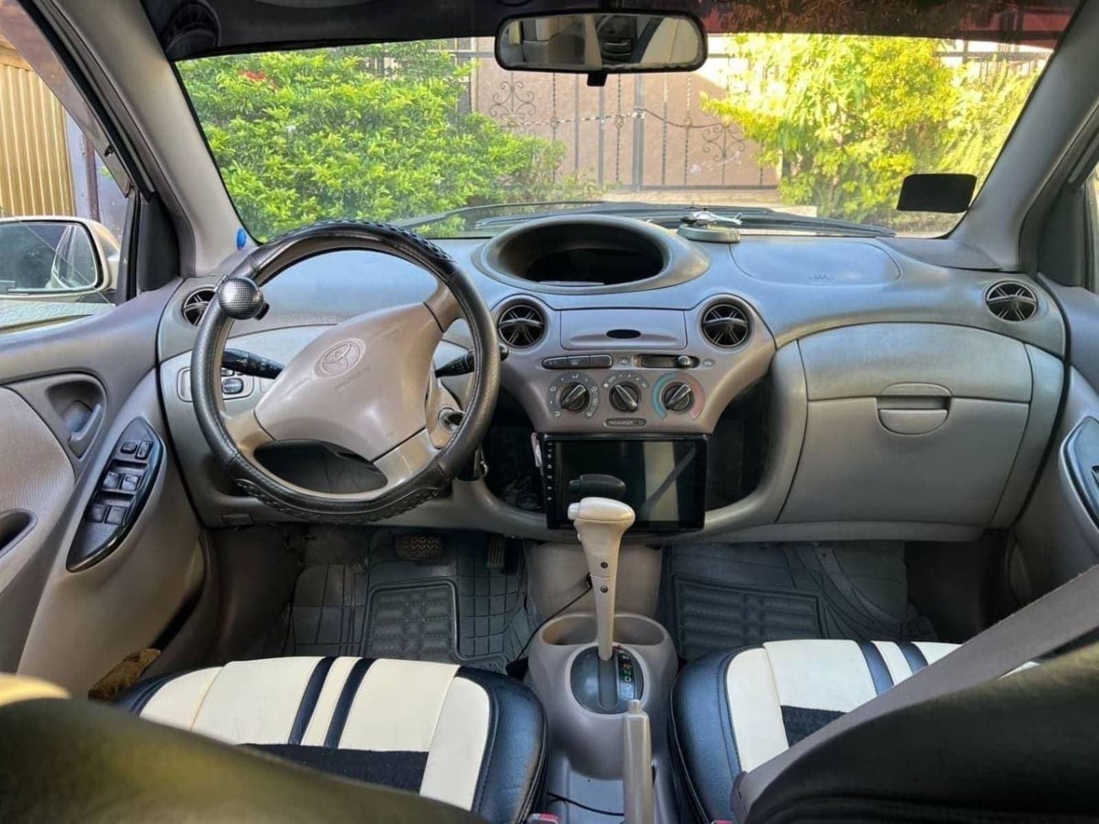 2001 Toyota Platz — photo 5
