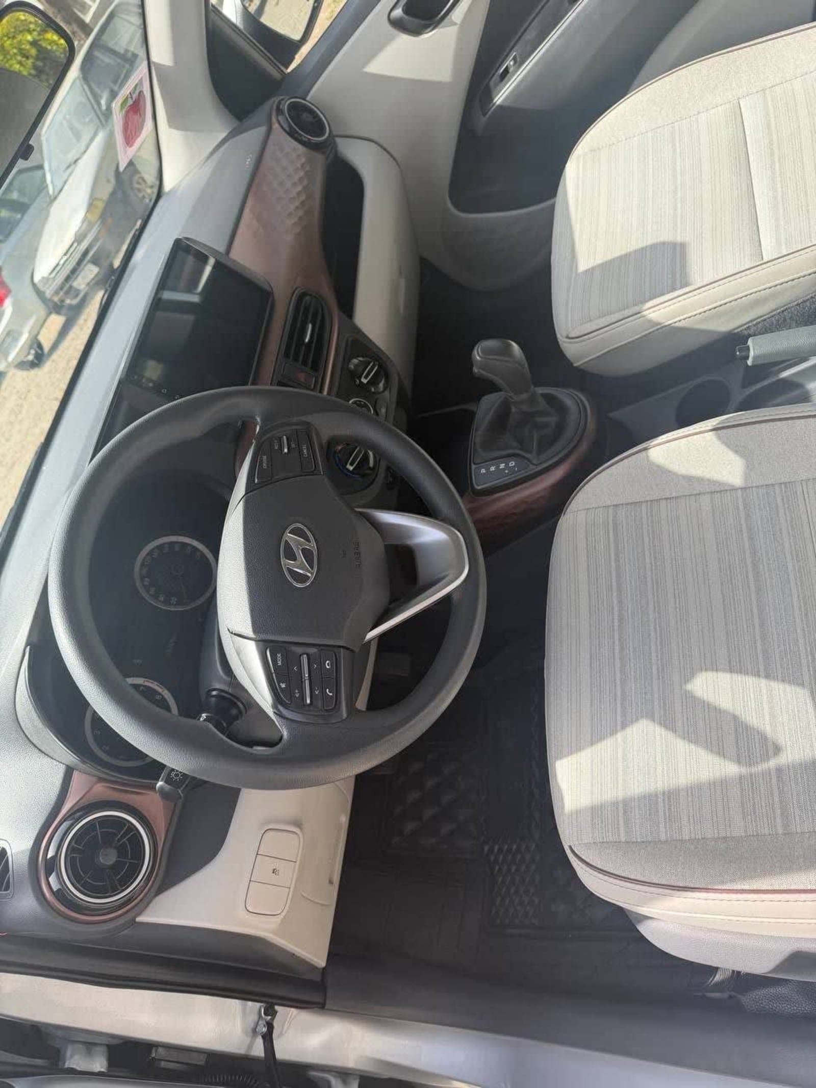 2022 Hyundai Grand i10 — photo 4