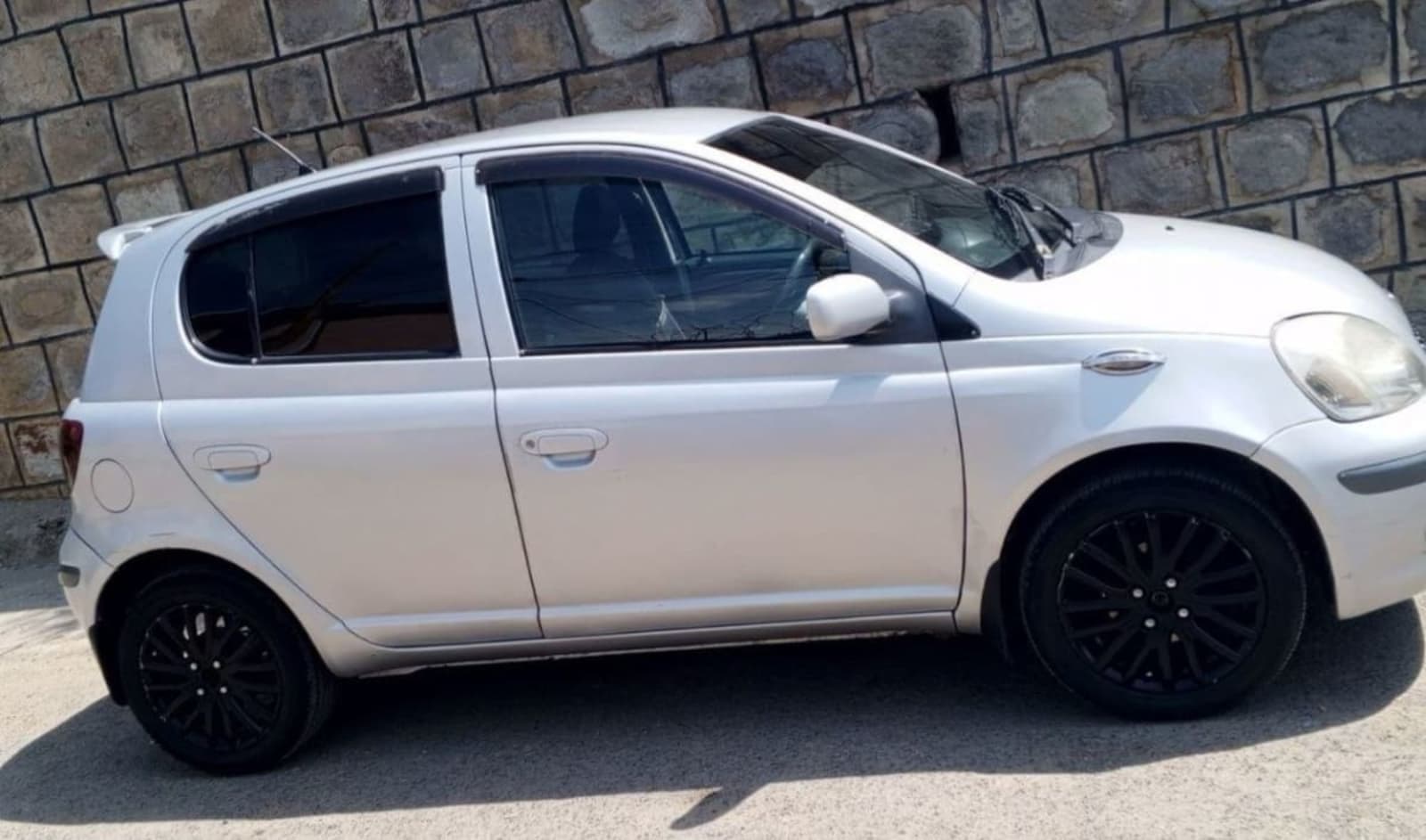 2004 TOYOTA VITZ — photo 3