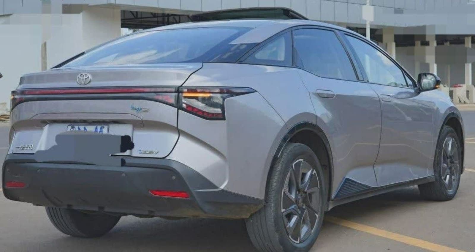 2024 Toyota BZ3X — photo 2