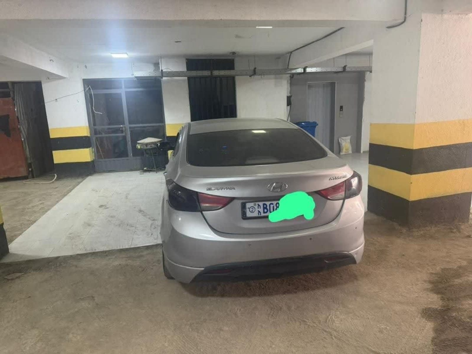 2011 HYUNDAI ELANTRA — photo 2