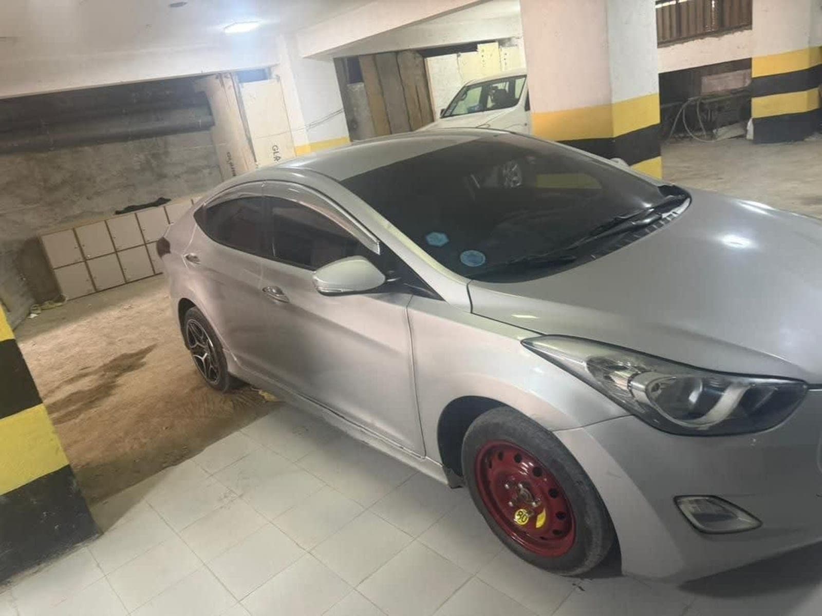 2011 HYUNDAI ELANTRA — photo 4