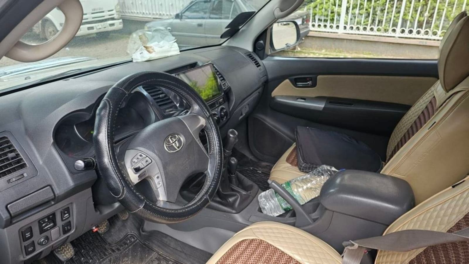 2013 Toyota Hilux Extra Cab — photo 2