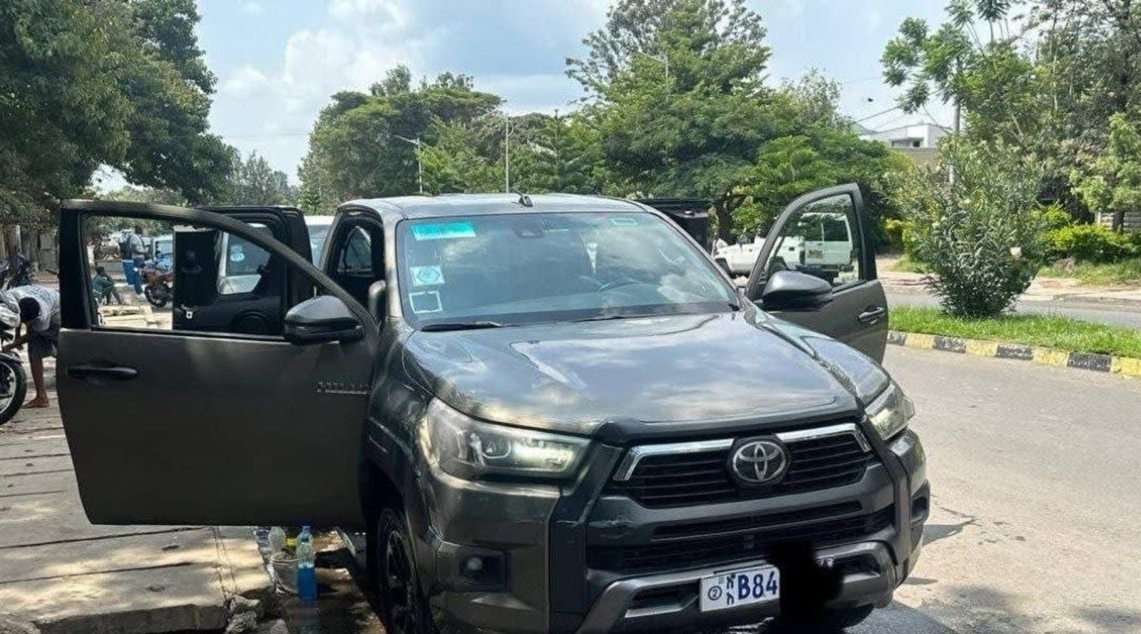 2021 Toyota Invincible King Cab — photo 4