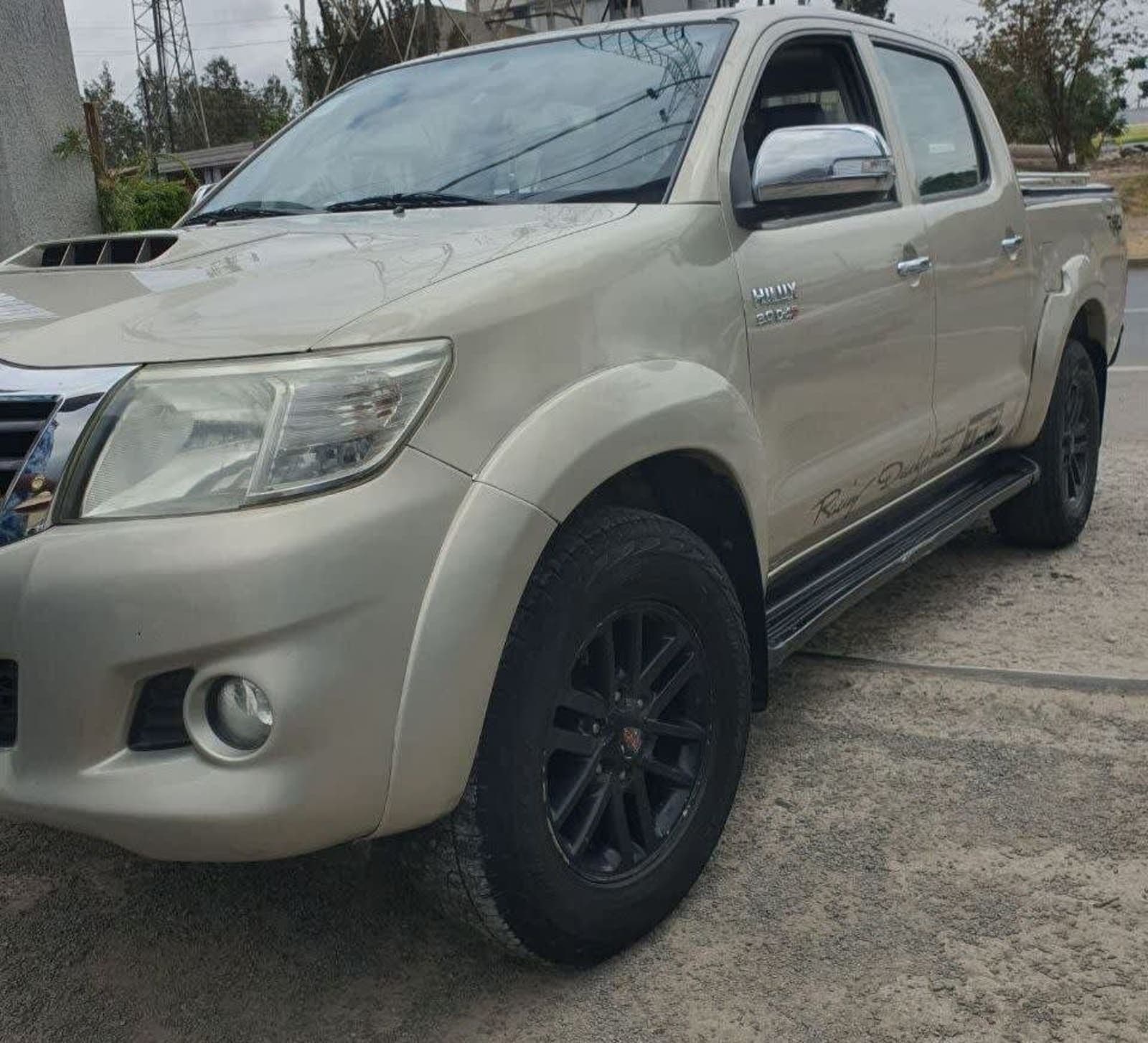 2016 TOYOTA HILUX Double-Cab โ photo 3