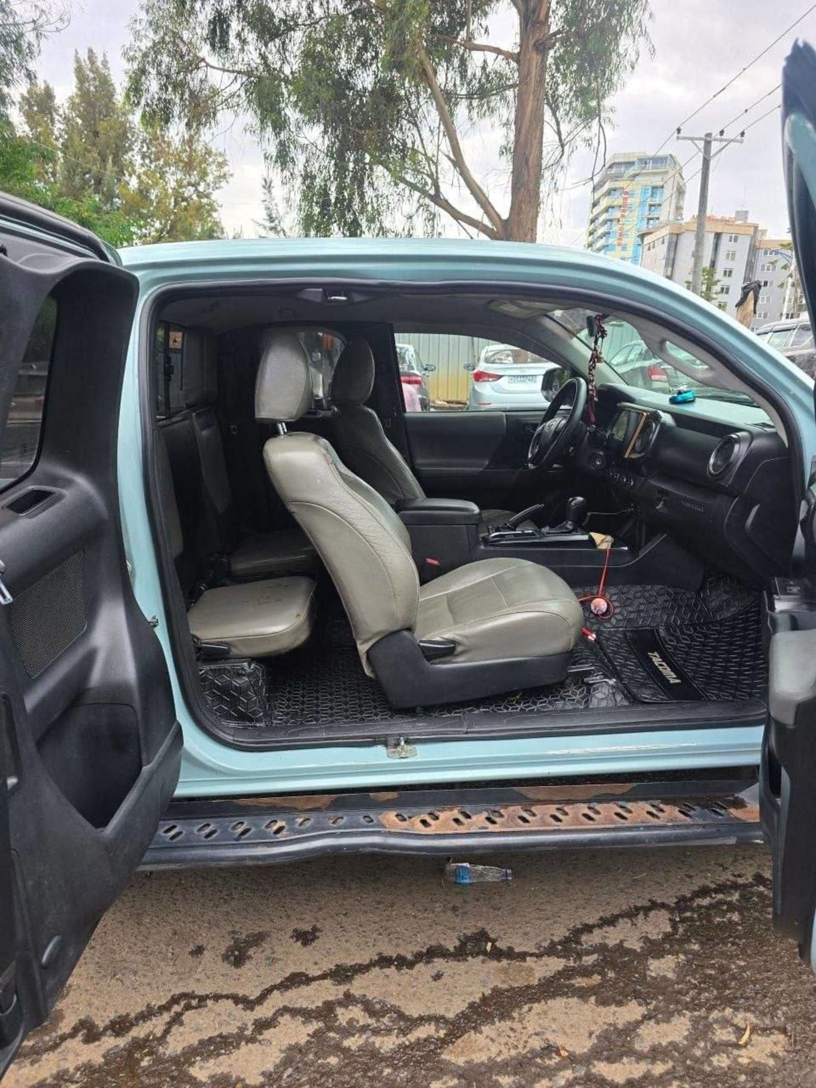 2019 Toyota Tacoma — photo 2