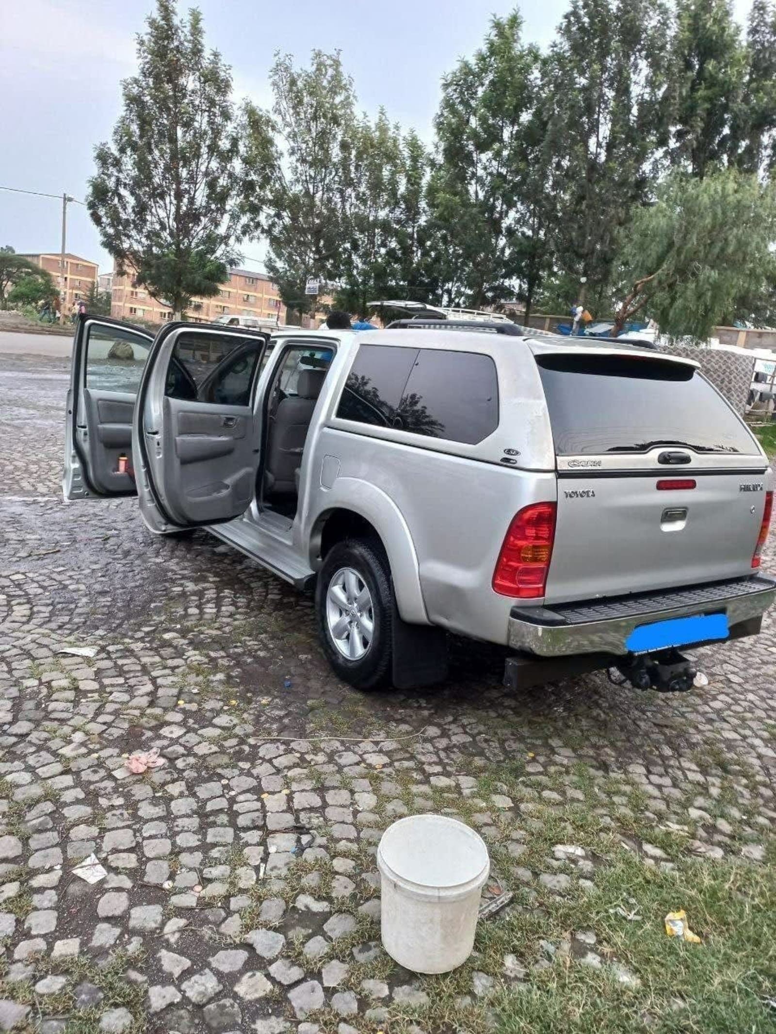 2011 Toyota Hilux Double Cab โ photo 2